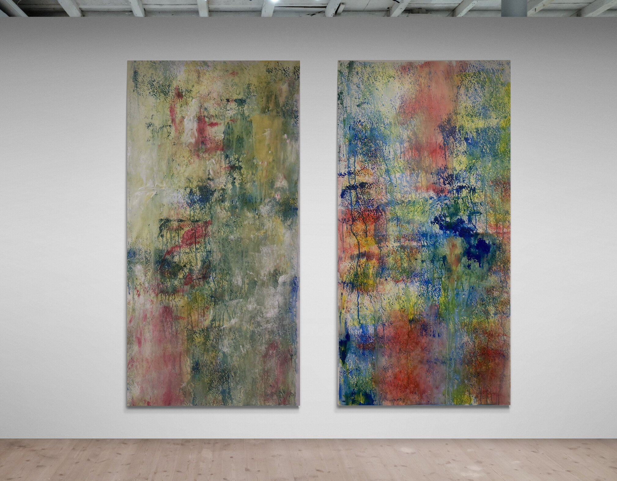 gallery-wall-with-two-spotlights2